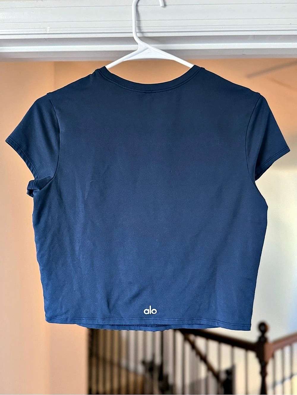 Alo Yoga Alosoft Crop Finesse Short Sleeve Tee Navy. No size tag. Best fit M